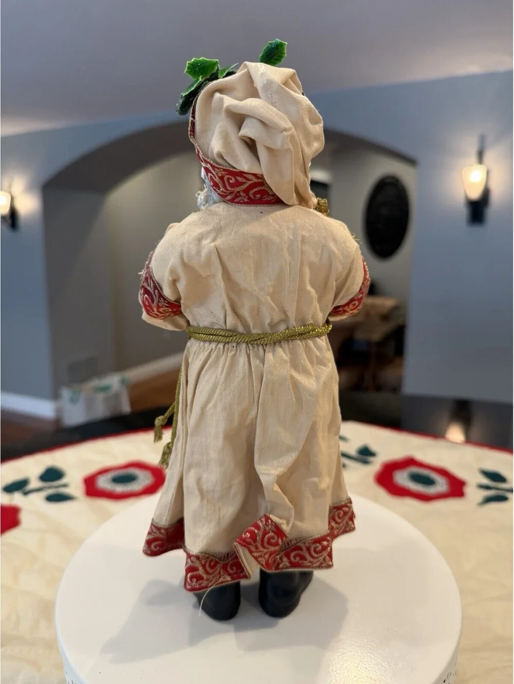 Vtg 1992 Possible Dreams Clothique Santa W/Poinsettas 10.5” Tall